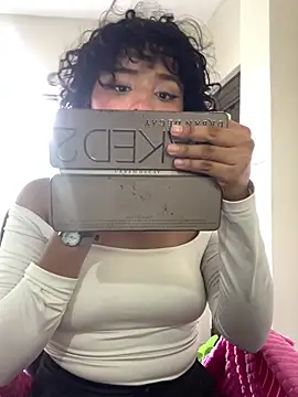 ladulcemary  online show from April 18, 2026, 7:40 pm