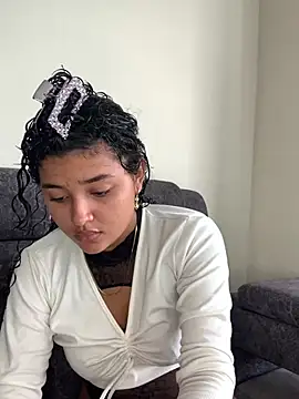 Snapshot of ladulcemary_ chatting on May 6, 2026, 12:10 pm ladulcemary online show from May 6, 2026, 12:10 pm