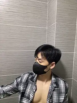 kimze7 online show from April 19, 2026, 1:21 pm