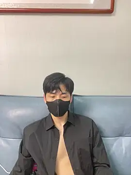 kimze7 online show from April 20, 2026, 1:25 pm