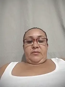 Nini Love  online show from April 16, 2026, 5:30 am