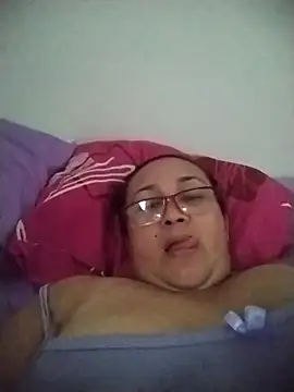 Nini Love  online show from April 17, 2026, 8:23 pm