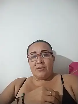 Nini Love  online show from April 22, 2026, 5:32 am