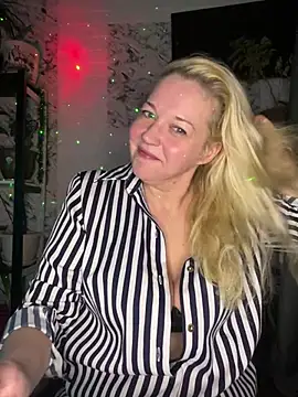 Snapshot of JenniferCarmen chatting on January 11, 2026, 7:08 pm JenniferCarmen online show from January 11, 2026, 7:08 pm