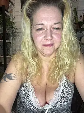 JenniferCarmen online show from March 27, 2026, 1:33 am