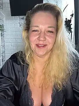 JenniferCarmen online show from April 1, 2026, 3:51 am