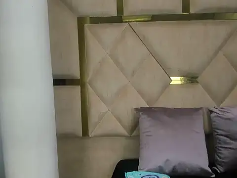 IssysLeBlanc online show from January 13, 2026, 3:01 am