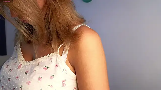 Snapshot of springloveee chatting on May 2, 2026, 7:52 pm springloveee online show from May 2, 2026, 7:52 pm
