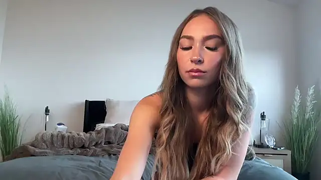 KiraSkys online show from June 30, 2026, 11:17 pm