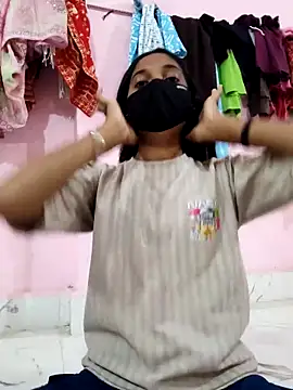 vivi sexe online show from December 18, 2025, 12:22 pm