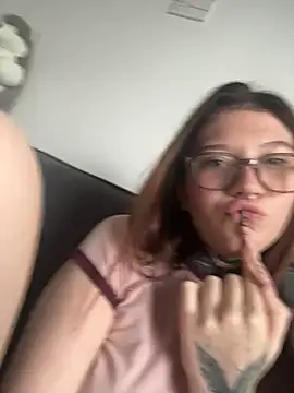 FionaMurr online show from April 19, 2026, 11:51 pm