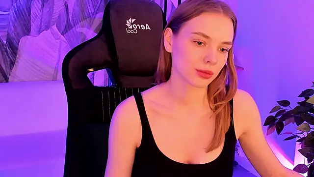 BellaHaadiid online show from December 21, 2025, 2:57 pm