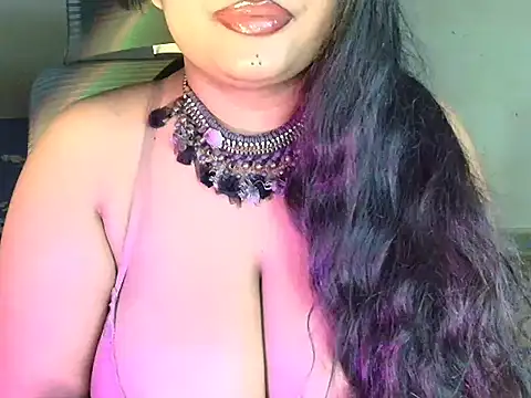 HEZALNUT online show from April 18, 2026, 7:51 pm