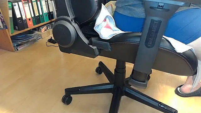 Snapshot of oldmann08 chatting on February 12, 2026, 6:52 am oldmann08 online show from February 12, 2026, 6:52 am