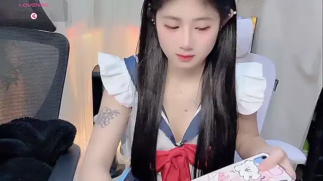 Snapshot of Yvonne-07 chatting on December 18, 2025, 12:22 pm Yvonne-07 online show from December 18, 2025, 12:22 pm