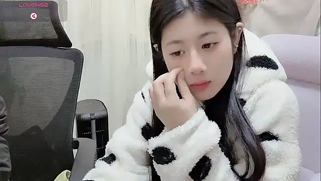 Snapshot of Yvonne-07 chatting on January 9, 2026, 3:04 pm Yvonne-07 online show from January 9, 2026, 3:04 pm