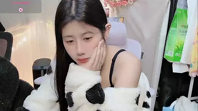 Snapshot of Yvonne-07 chatting on January 15, 2026, 5:34 am Yvonne-07 online show from January 15, 2026, 5:34 am