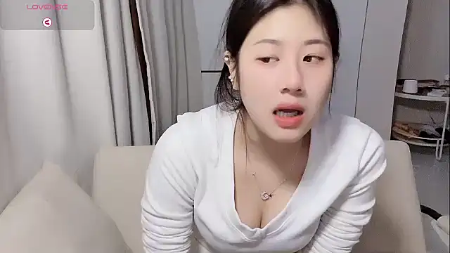 Yvonne-07 online show from April 18, 2026, 11:47 am