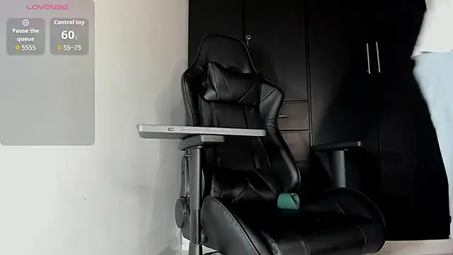 Snapshot of Liam_Mateo chatting on January 14, 2026, 11:20 pm Liam Mateo online show from January 14, 2026, 11:20 pm