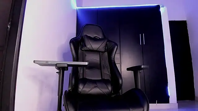 Liam Mateo online show from February 11, 2026, 1:21 am