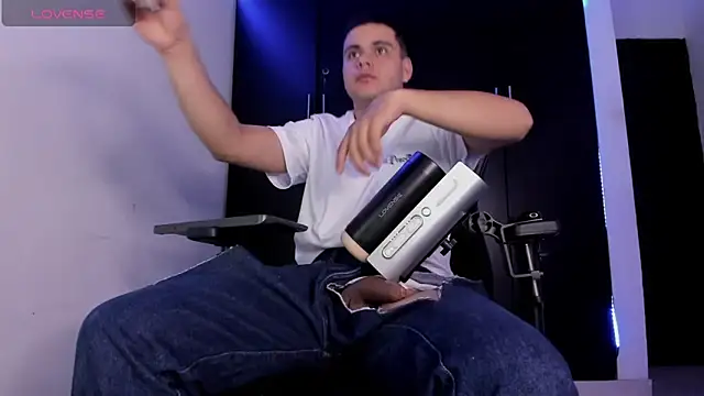 Liam Mateo online show from April 3, 2026, 5:16 am