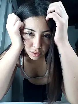 emmacurvyhot online show from December 15, 2025, 4:22 pm