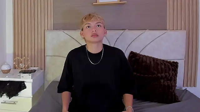 tefi meow  online show from April 22, 2026, 4:08 pm