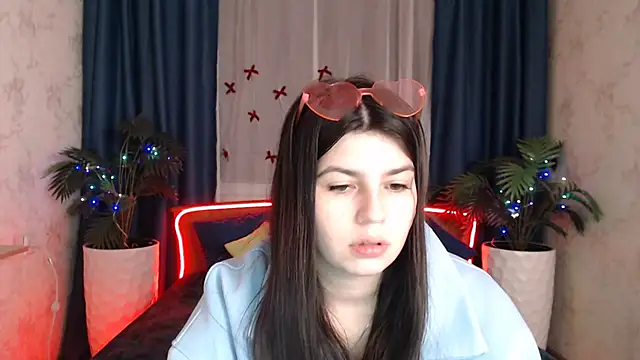 Snapshot of KisaModel chatting on December 20, 2025, 1:18 pm KisaModel online show from December 20, 2025, 1:18 pm