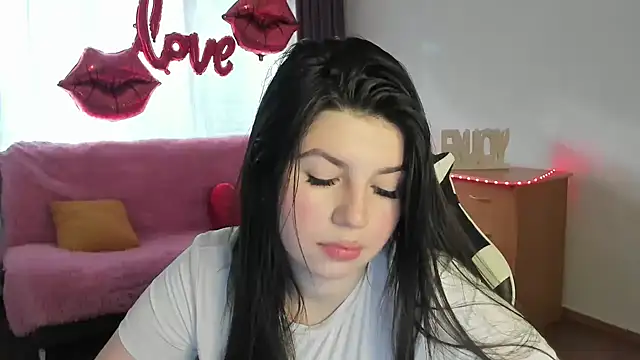 KisaModel online show from April 18, 2026, 1:20 am