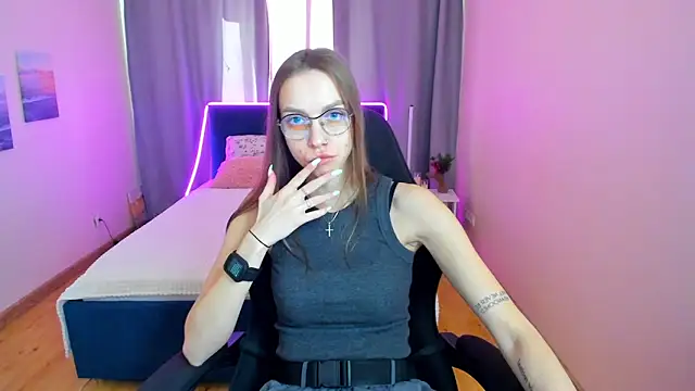 Steel Dolll online show from March 5, 2026, 8:32 am