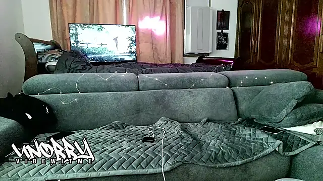 filthyuno online show from December 15, 2025, 1:54 am