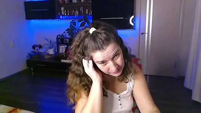 SofiaBoone online show from December 18, 2025, 9:43 pm