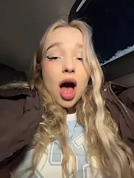 -teenytiny- online show from January 7, 2026, 8:11 pm