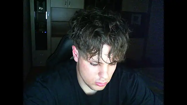 GymGuy0505 online show from April 10, 2026, 11:31 pm