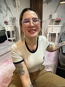 Snapshot of Annyhathatway chatting on May 16, 2026, 12:40 am Annyhathatway online show from May 16, 2026, 12:40 am