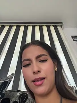 Valeria-escobar online show from April 14, 2026, 1:39 pm