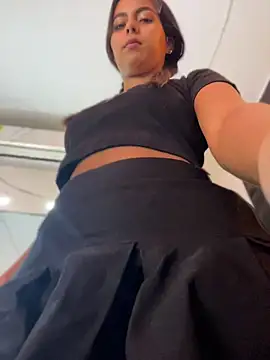 Snapshot of Valeria-escobar chatting on April 25, 2026, 11:24 am Valeria-escobar online show from April 25, 2026, 11:24 am