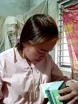 little-effy online show from February 9, 2026, 6:17 am