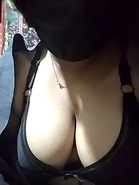 Snapshot of nosrat014 chatting on December 17, 2025, 6:36 pm nosrat014 online show from December 17, 2025, 6:36 pm