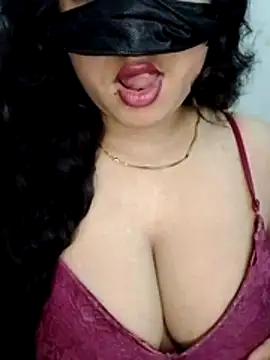 nosrat014 online show from April 3, 2026, 8:12 am