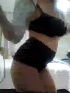 Snapshot of NovaMia chatting on January 12, 2026, 5:51 pm NovaMia online show from January 12, 2026, 5:51 pm