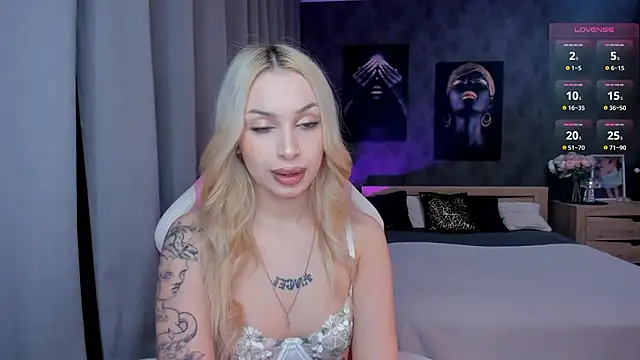 LanaMiracle online show from February 4, 2026, 4:07 am