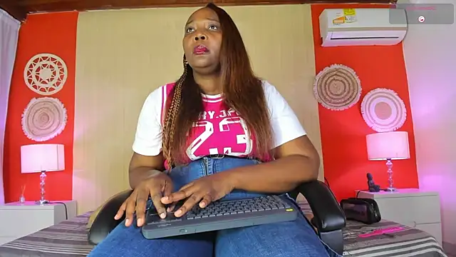 Snapshot of NikollSalas chatting on June 8, 2026, 1:11 pm NikollSalas online show from June 8, 2026, 1:11 pm