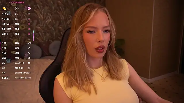 MollyyMayy online show from May 23, 2026, 4:44 pm
