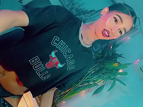 agathaferrer3 online show from April 10, 2026, 12:32 pm