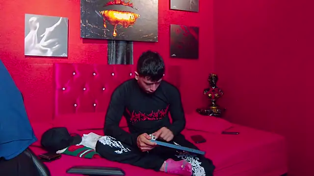 Snapshot of MagnusKnight_ chatting on January 12, 2026, 12:43 pm MagnusKnight online show from January 12, 2026, 12:43 pm