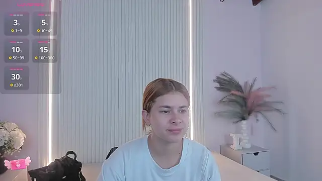 VivianOwen9 online show from March 5, 2026, 12:34 pm