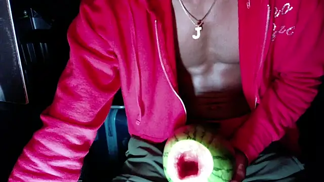 ISLANDBANANA1 online show from December 15, 2025, 7:01 am
