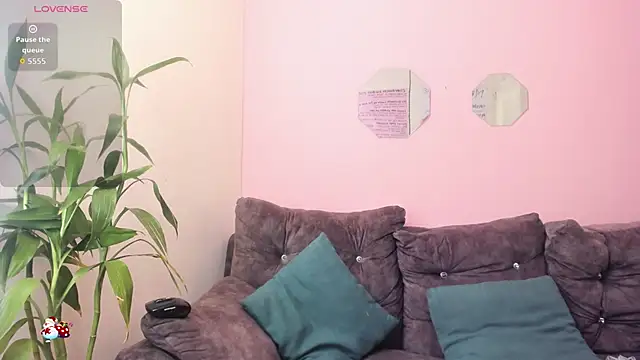 Snapshot of cloee_0 chatting on December 22, 2025, 1:08 pm cloee 0 online show from December 22, 2025, 1:08 pm