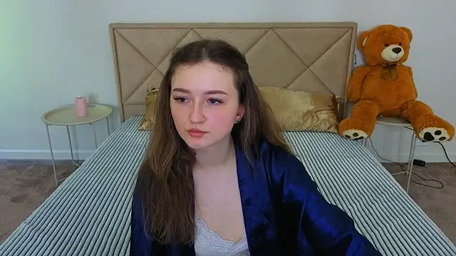CyrenaLuxe online show from May 3, 2026, 11:49 am